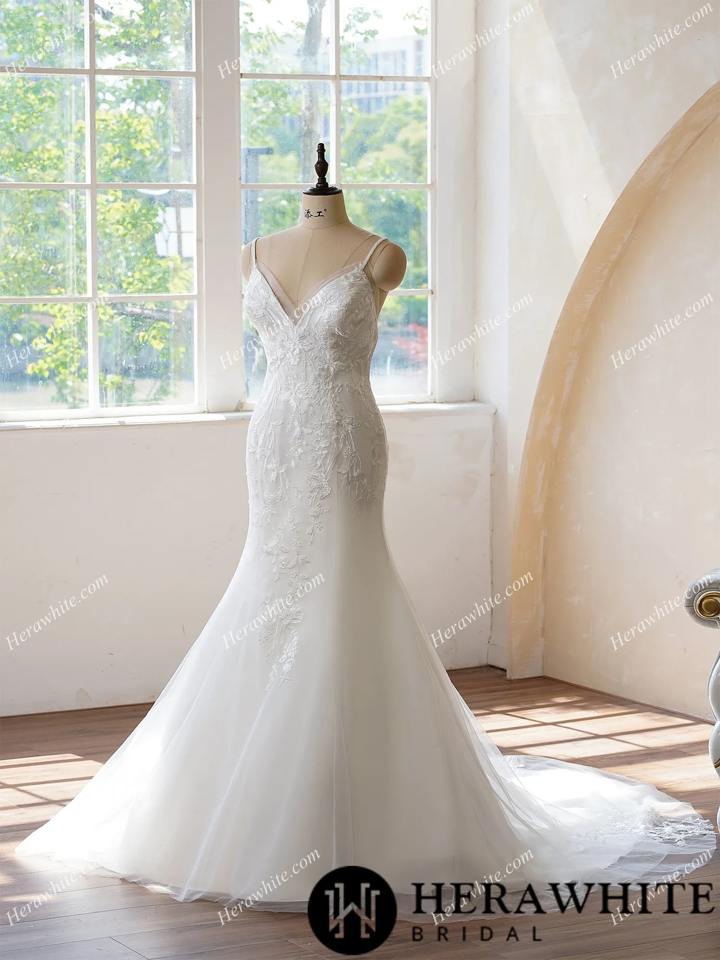 Spaghetti Strap Mermaid Trumpet Wedding Dress