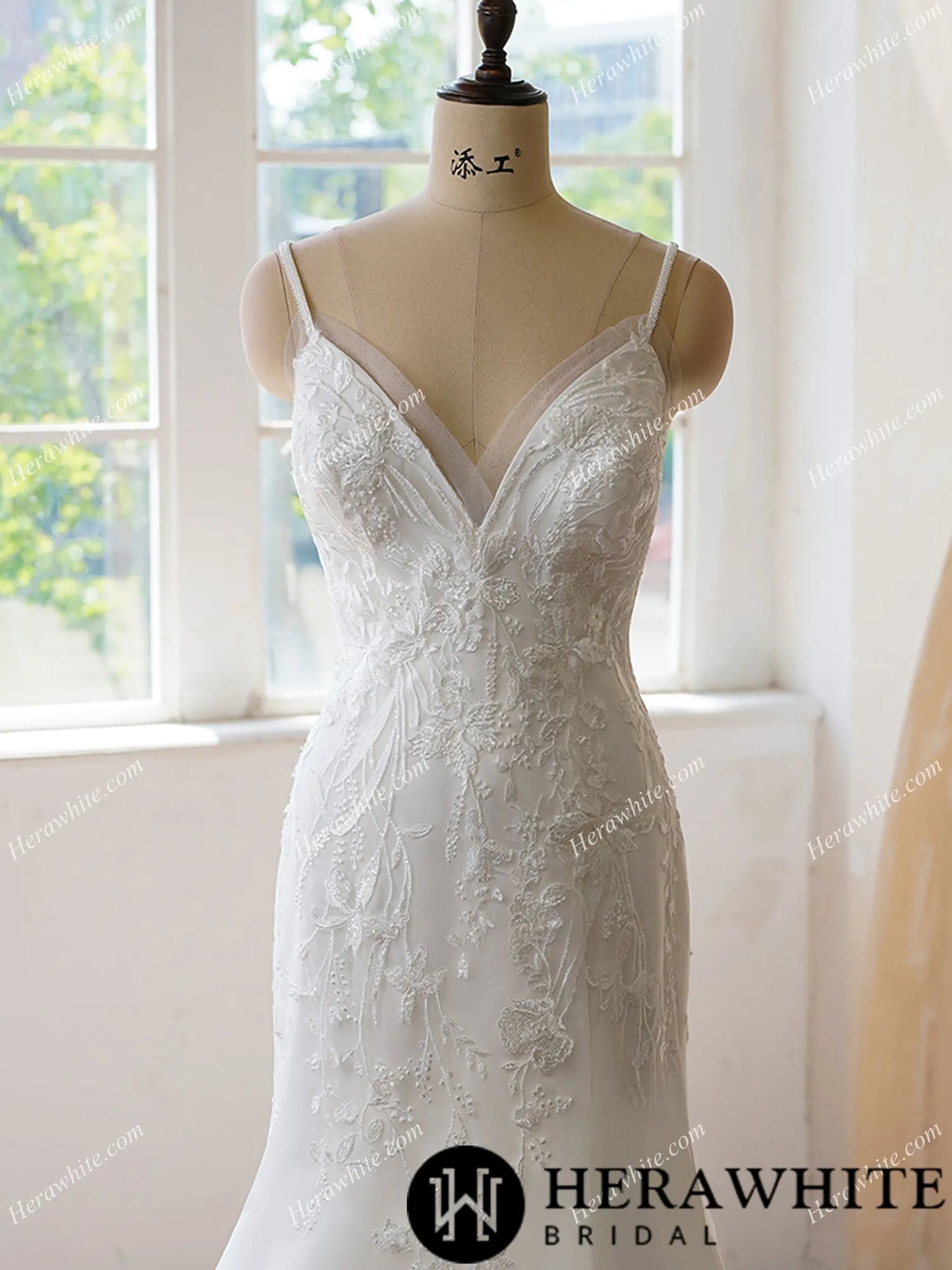 Spaghetti Strap Mermaid Trumpet Wedding Dress