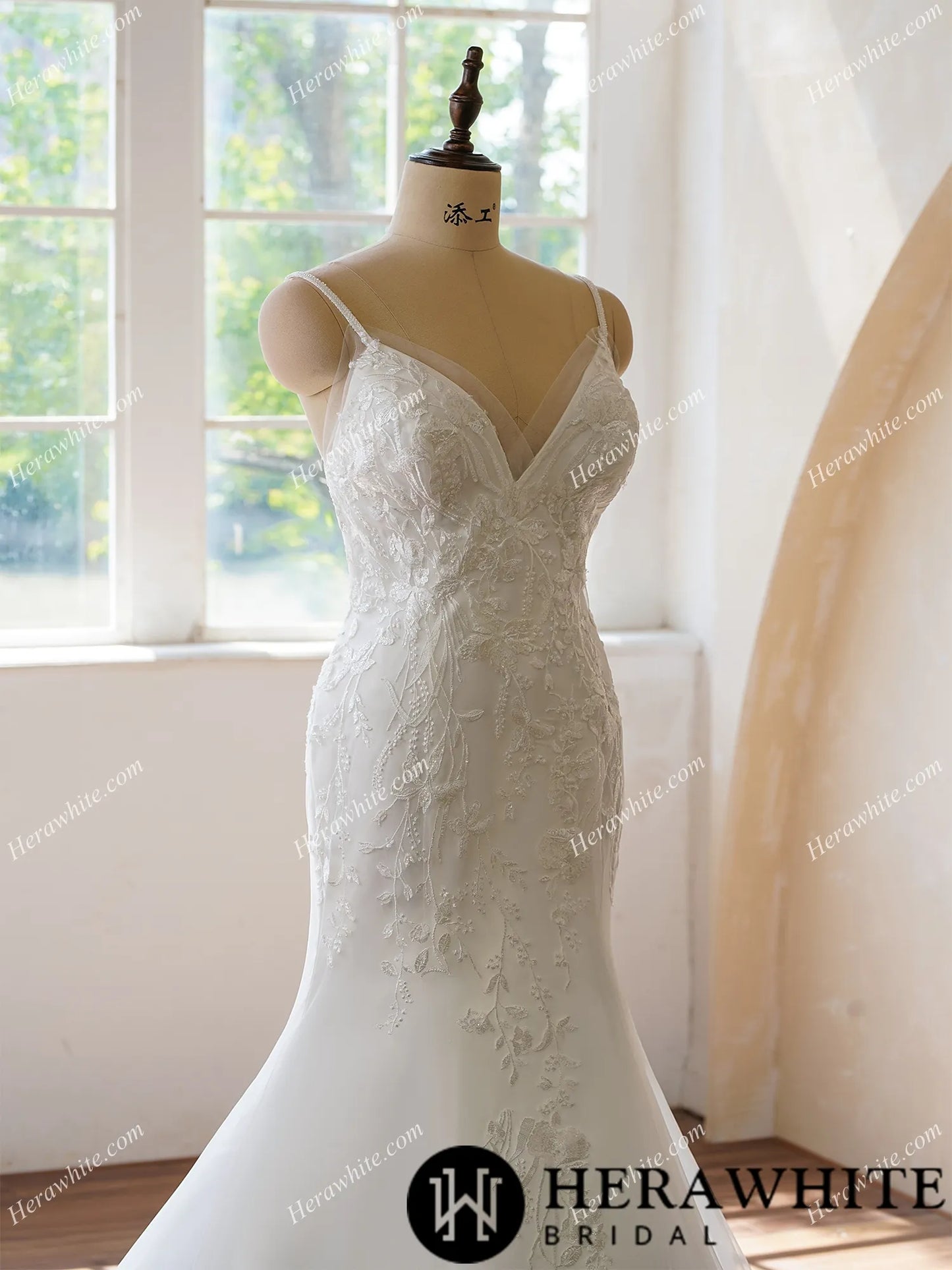 Spaghetti Strap Mermaid Trumpet Wedding Dress