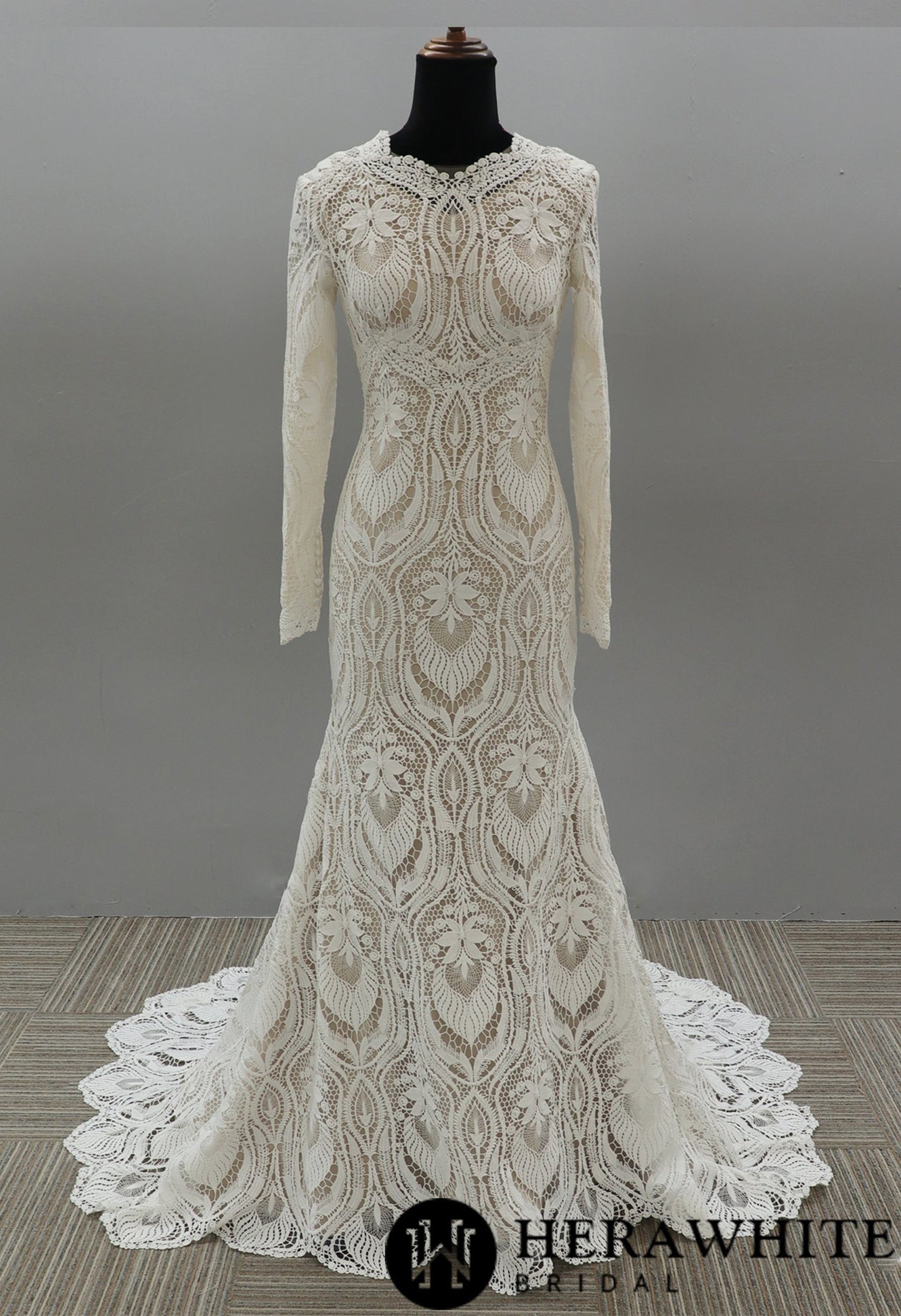 Vintage Lace Boho Wedding Dress With Long Scalloped Train