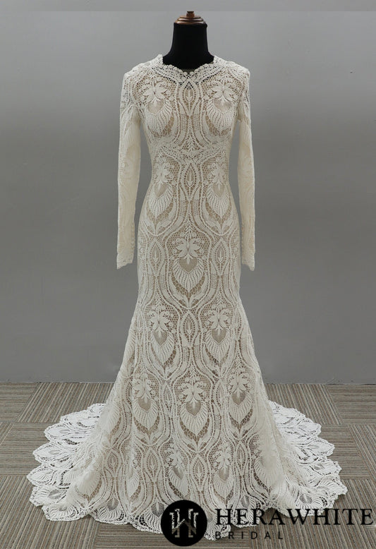 Vintage Lace Boho Wedding Dress With Long Scalloped Train