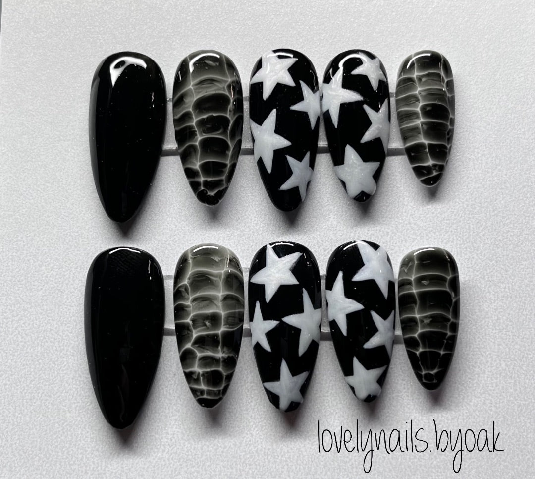 Black & White Rattle Snake & Star