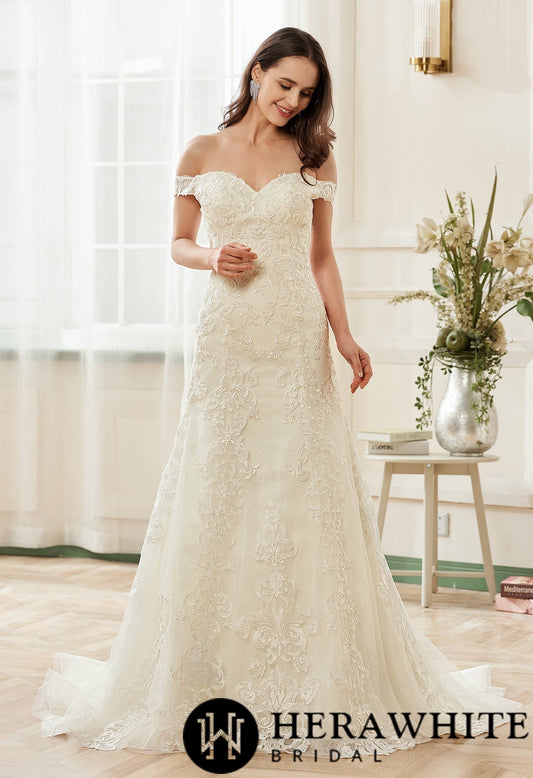Sweetheart Neckline Chapel Train With Embroidery Lace Bridal Gown