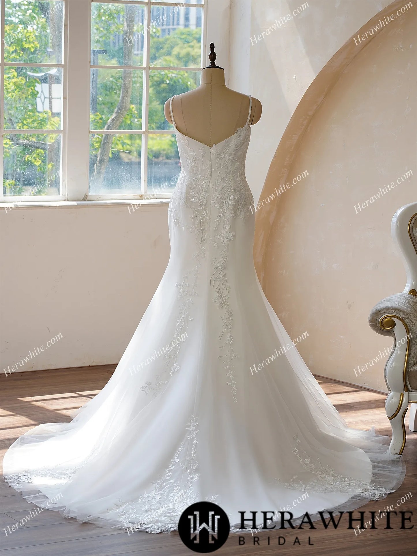 Spaghetti Strap Mermaid Trumpet Wedding Dress