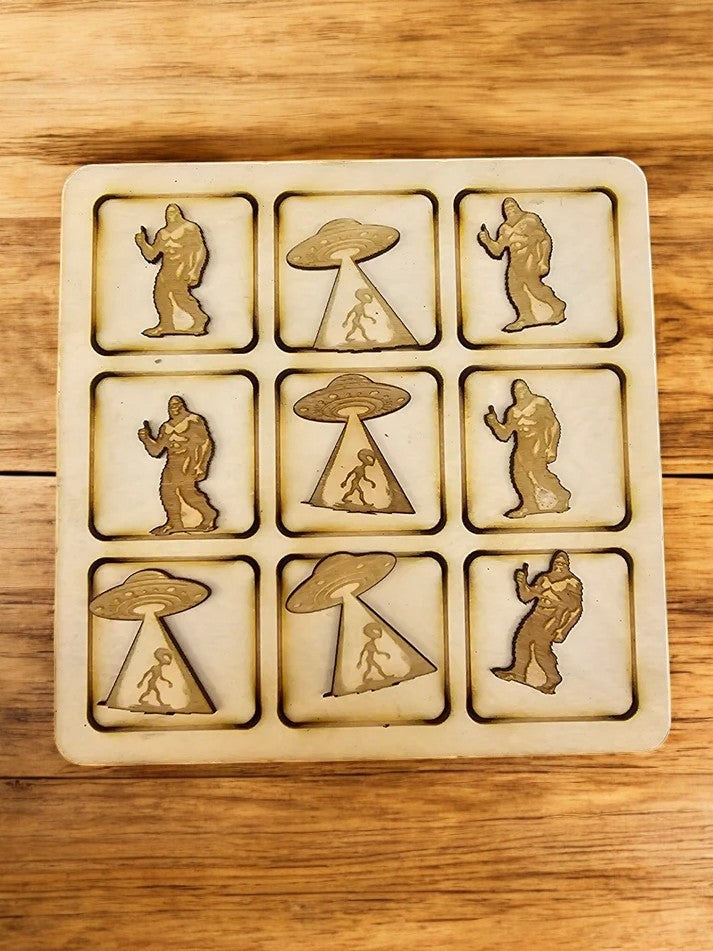 Tic-tac-toe bigfoot vs alien