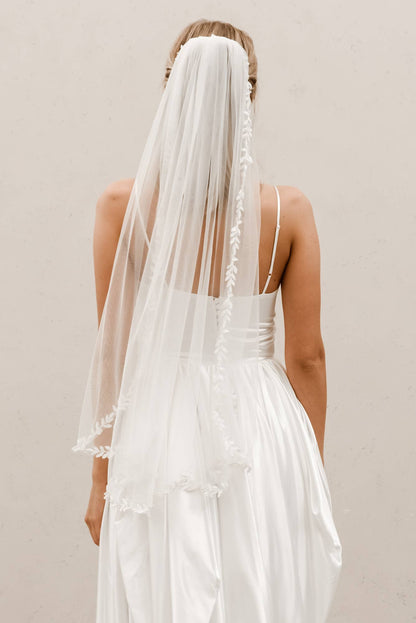 Pearl Beaded Edge Veil V006