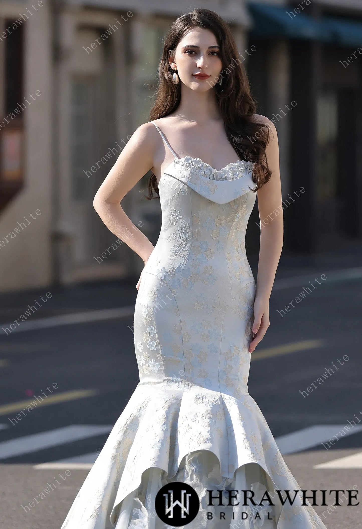 Jacquard Mermaid Bridal Gown with Exquisite Handmade Flowers HW3808