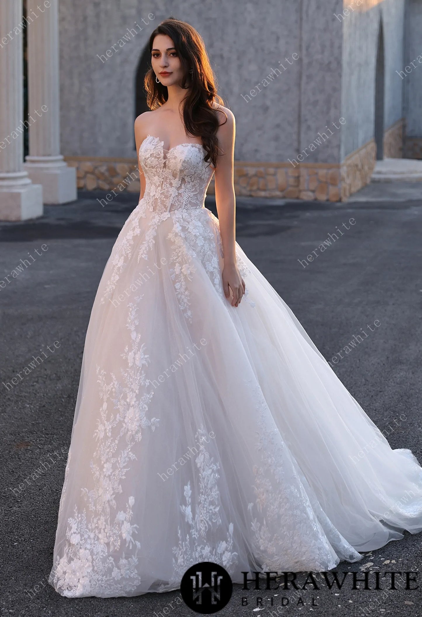 Timeless Romantic Wedding Dress With Detachable Long Sleeves HW3811