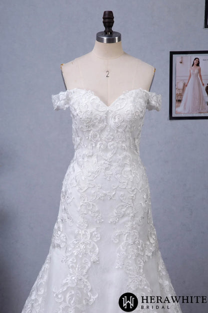 Sweetheart Neckline Chapel Train With Embroidery Lace Bridal Gown