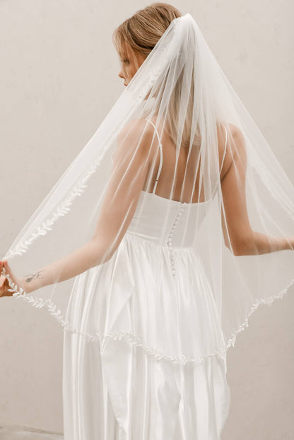 Pearl Beaded Edge Veil V006