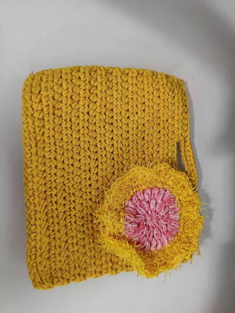 Yellow  Hot Pad & Scrubber