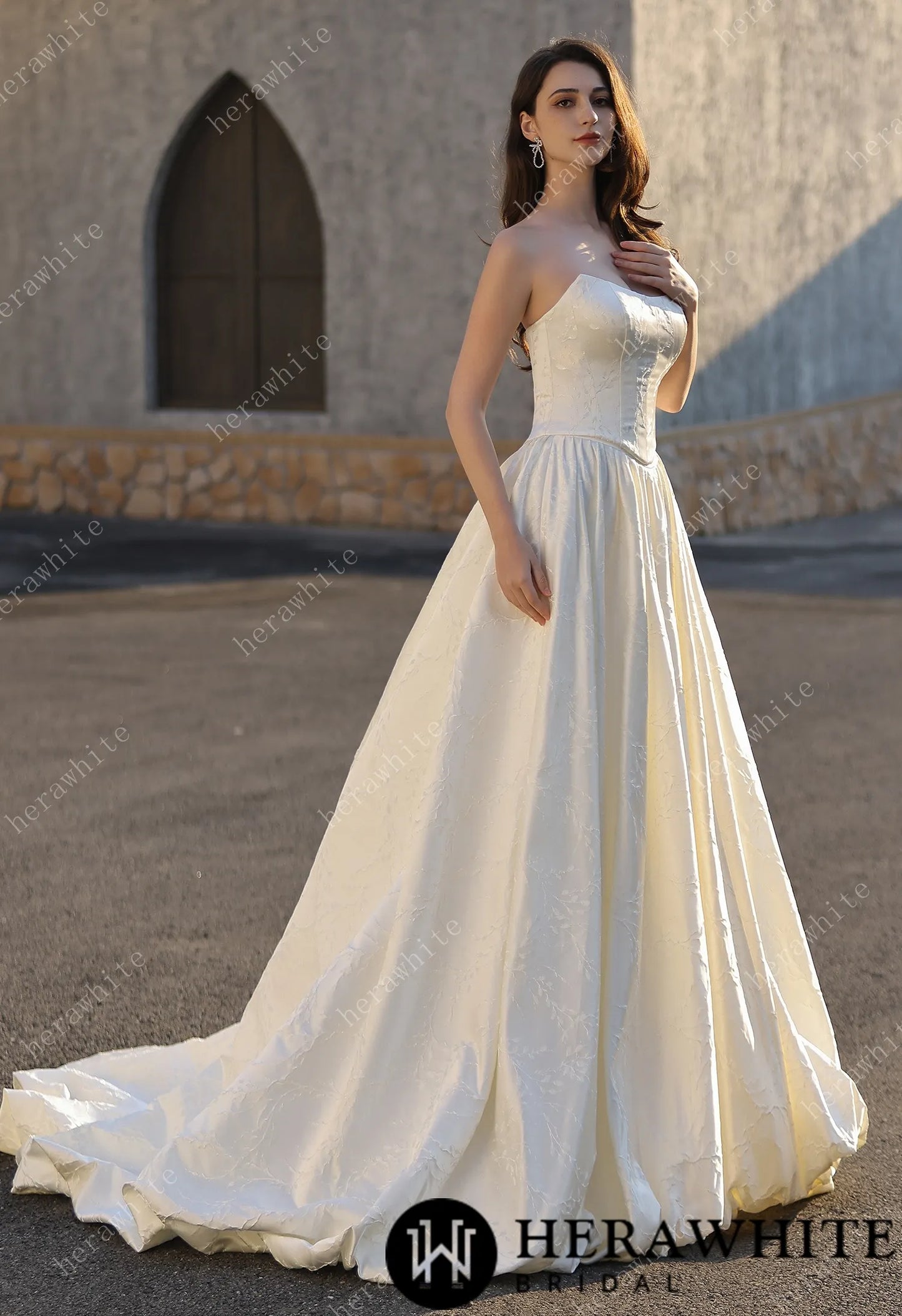 Jacquard Satin Wedding  Ball Gown Dresses With Dramatic Train HW3816B