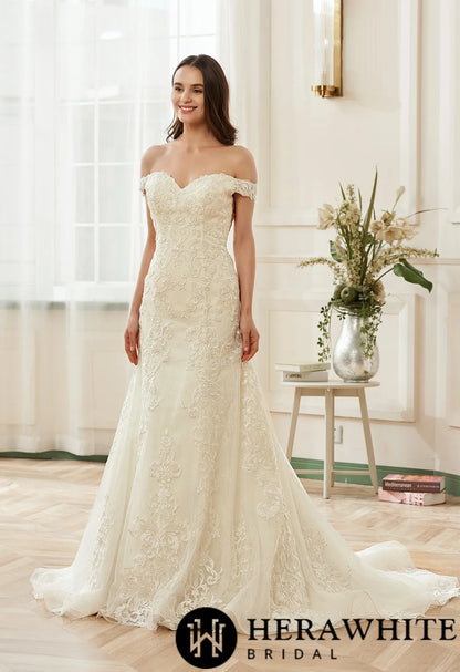 Sweetheart Neckline Chapel Train With Embroidery Lace Bridal Gown