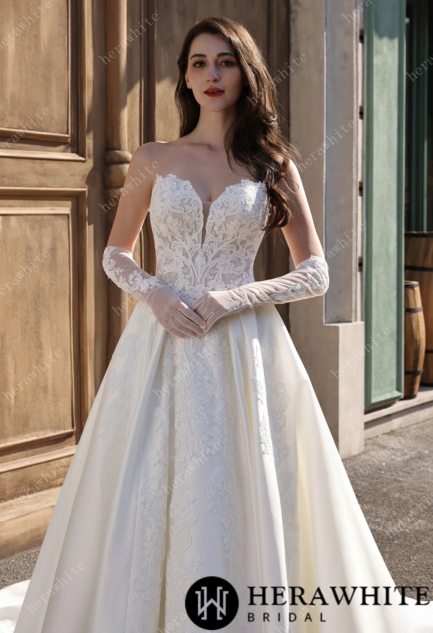 Strapless Sweetheart Bridal Gown With Luxurious Satin Wedding Dress HW3821
