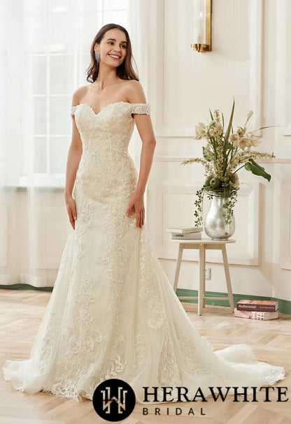 Sweetheart Neckline Chapel Train With Embroidery Lace Bridal Gown
