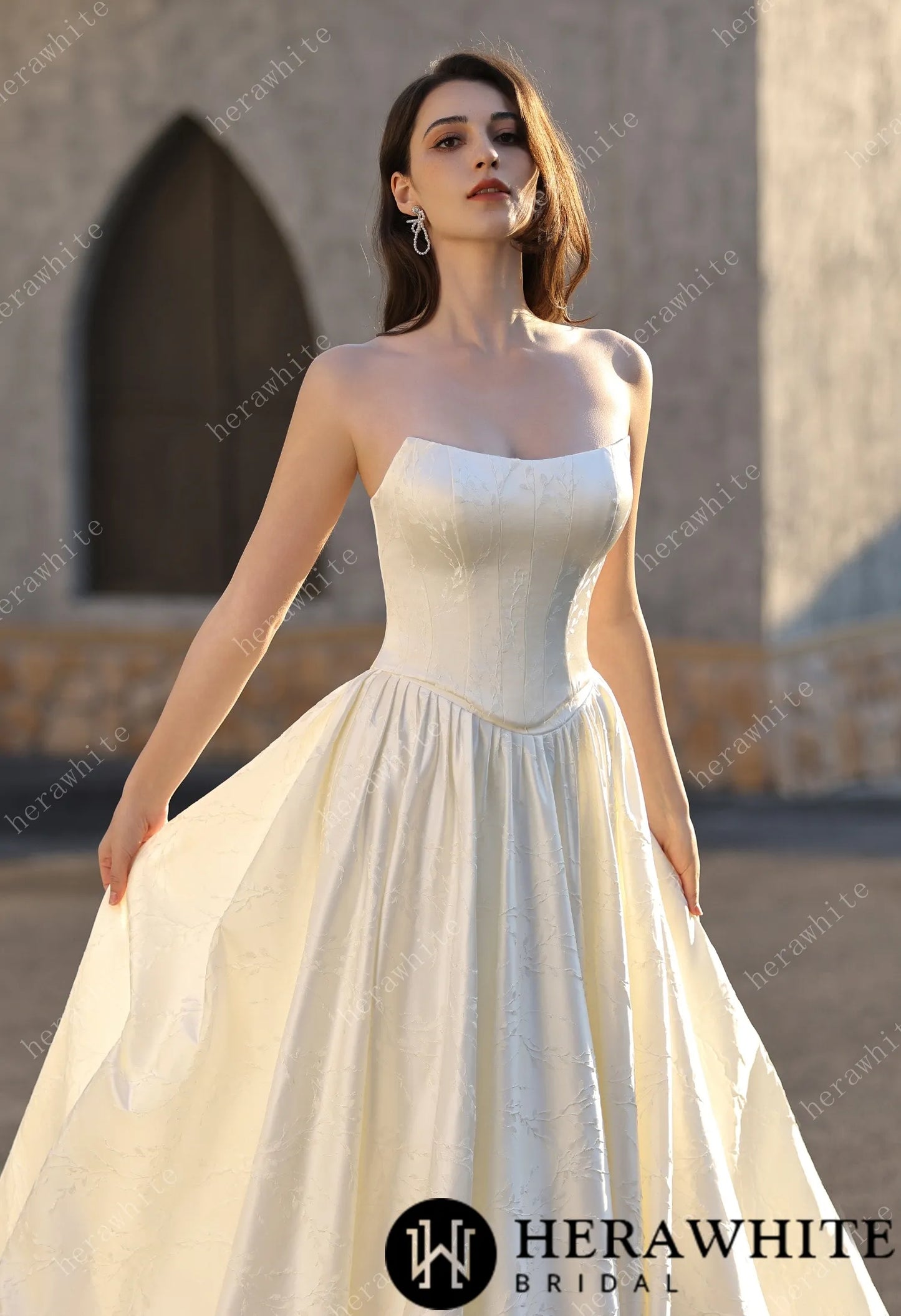 Jacquard Satin Wedding  Ball Gown Dresses With Dramatic Train HW3816B