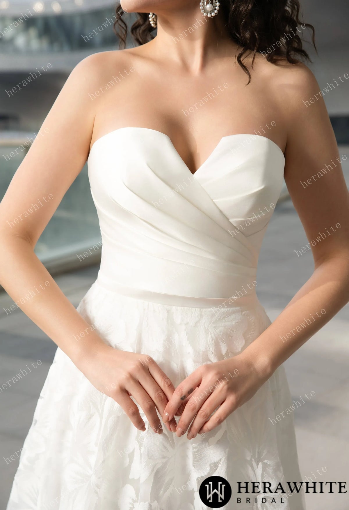 Convertible Two-Piece Wedding Dress: Detachable Overskirt with Sweetheart Short Skirts — HW3606 — image 4