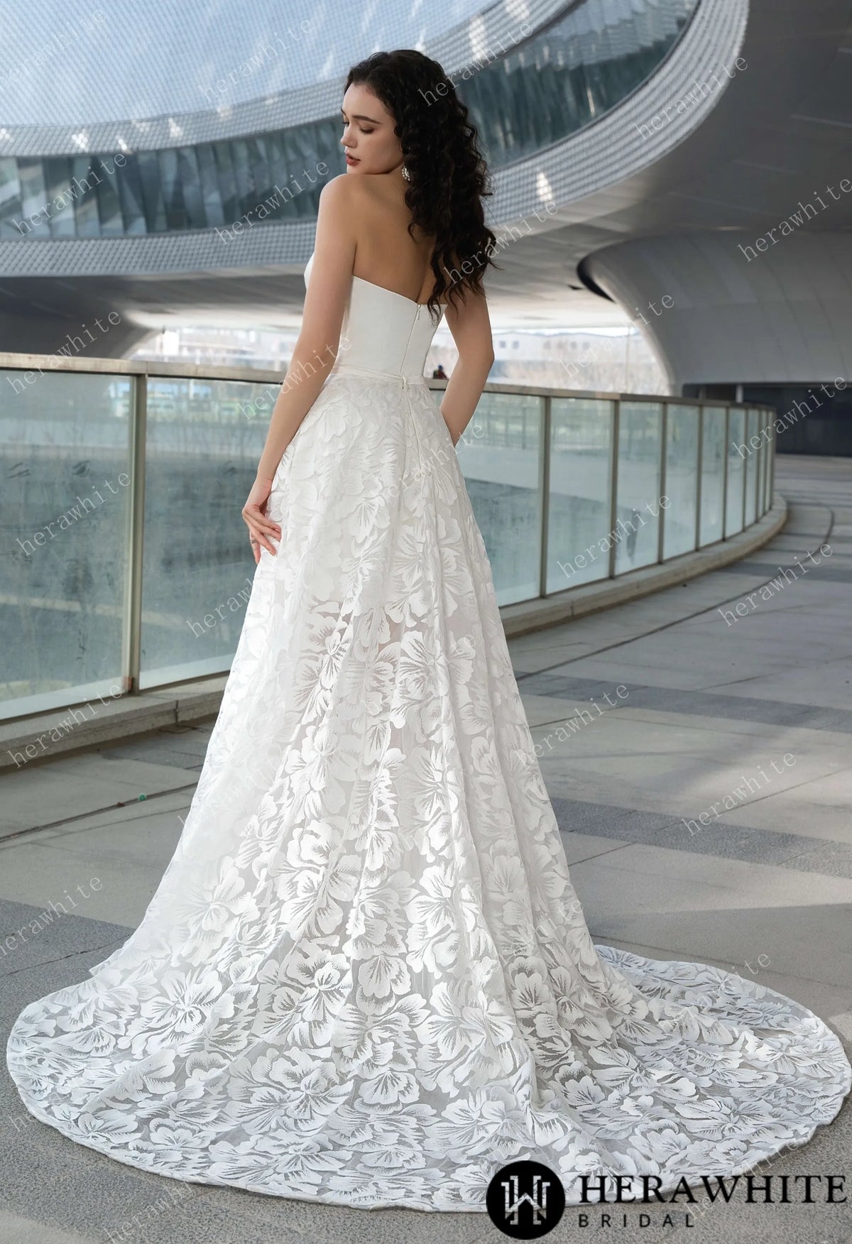 Convertible Two-Piece Wedding Dress: Detachable Overskirt with Sweetheart Short Skirts — HW3606 — image 5