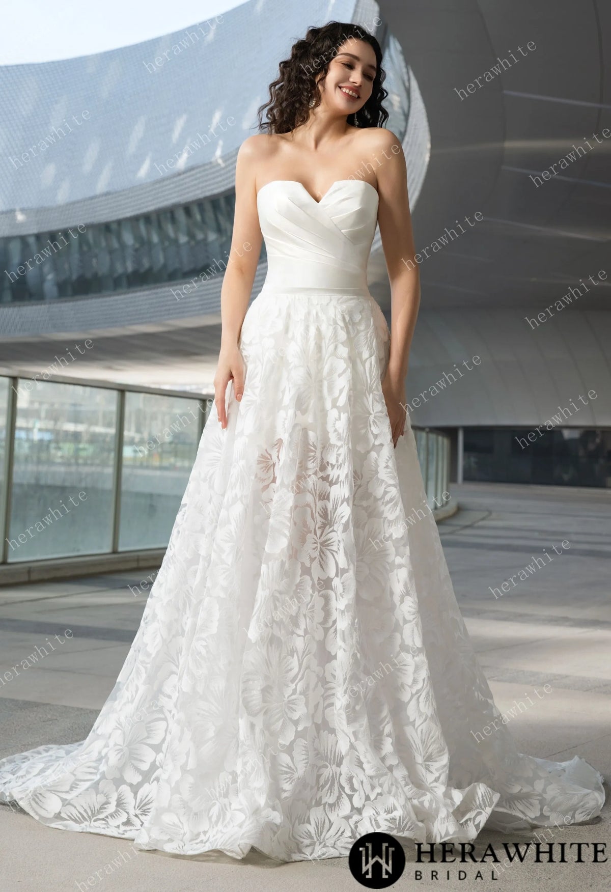 Convertible Two-Piece Wedding Dress: Detachable Overskirt with Sweetheart Short Skirts — HW3606 — image 7