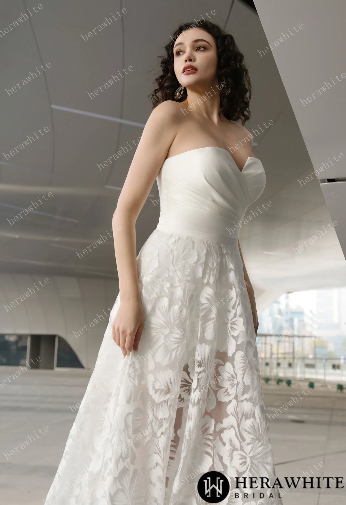 Convertible Two-Piece Wedding Dress: Detachable Overskirt with Sweetheart Short Skirts — HW3606 — image 9