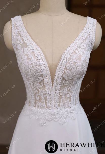 Deep V-neck and sleeveless design with symmetrical lace wedding gown — HW3641 — image 4