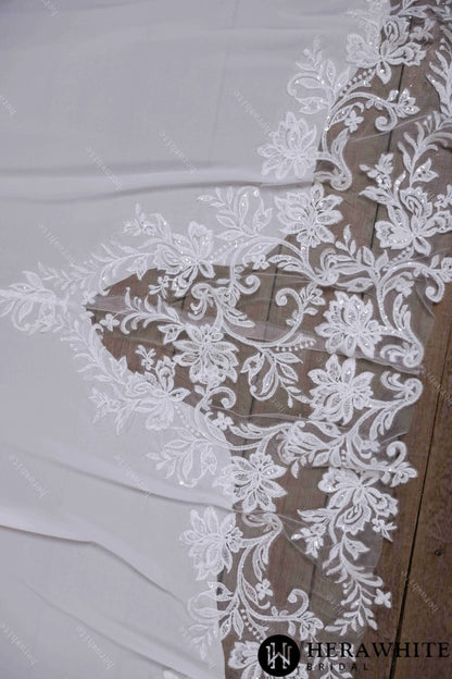 Deep V-neck and sleeveless design with symmetrical lace wedding gown — HW3641 — image 7