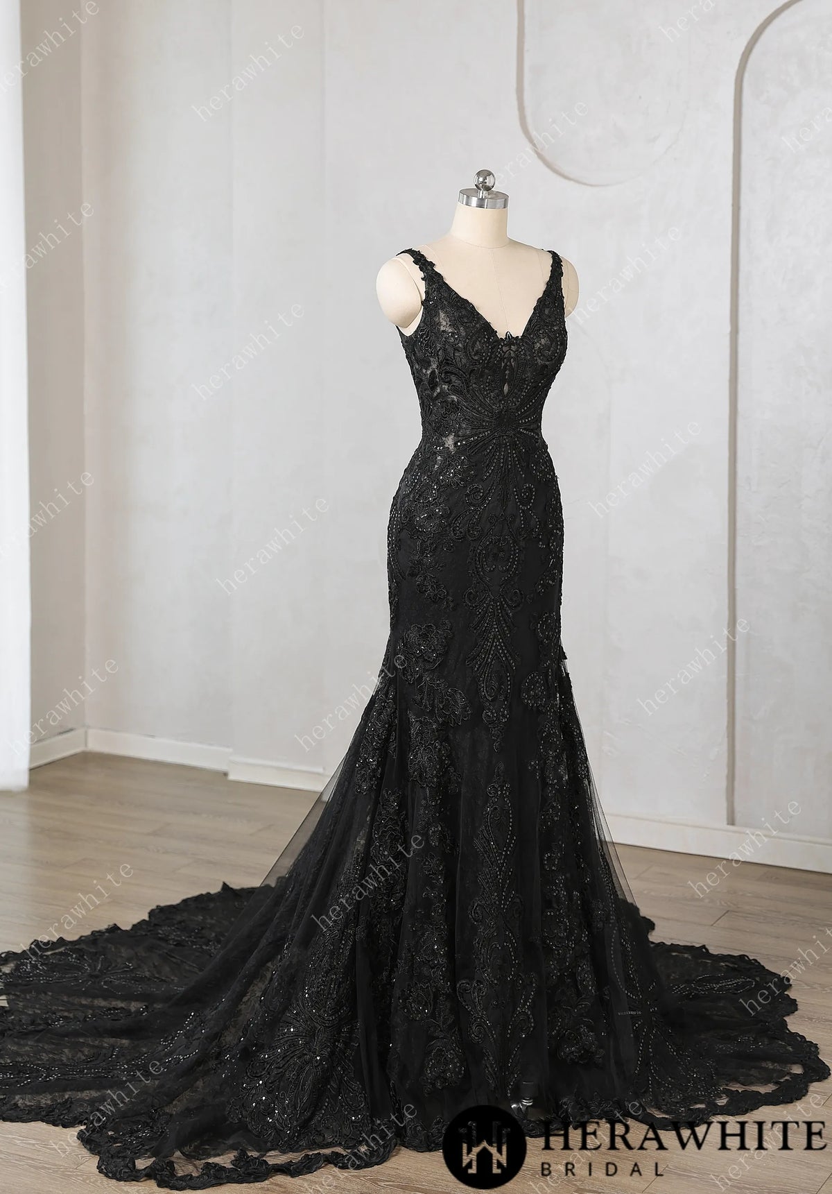 Sleek Trumpet Silhouette Tulle Bridal Gown with Dramatic Cathedral Train — HW3692 — image 5