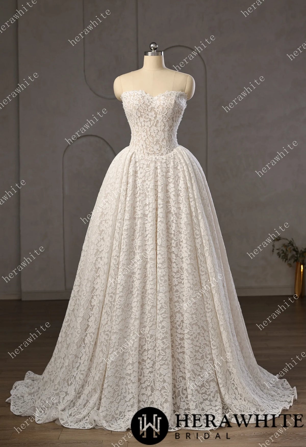 Chantilly Lace Sweetheart Basque Wedding Gown with Pearls Decoration — HW3756 — image 2