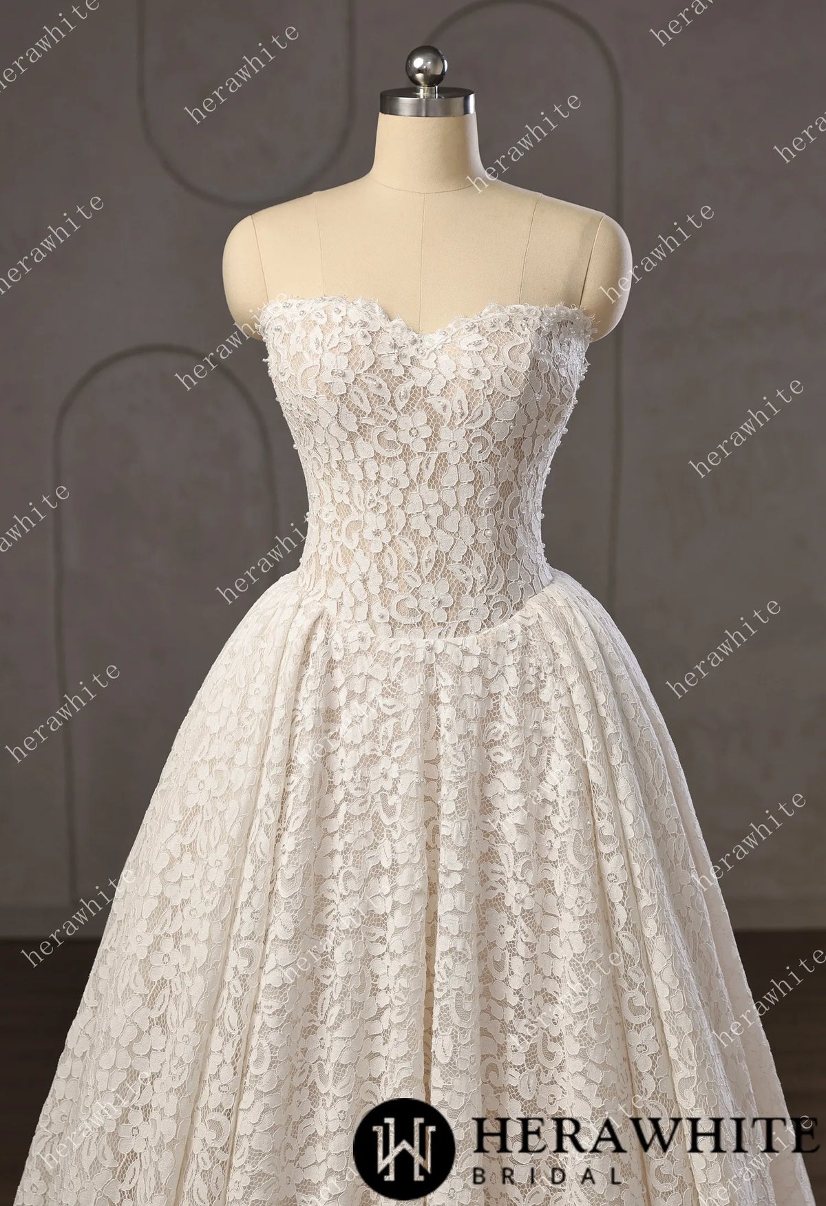 Chantilly Lace Sweetheart Basque Wedding Gown with Pearls Decoration — HW3756 — image 3