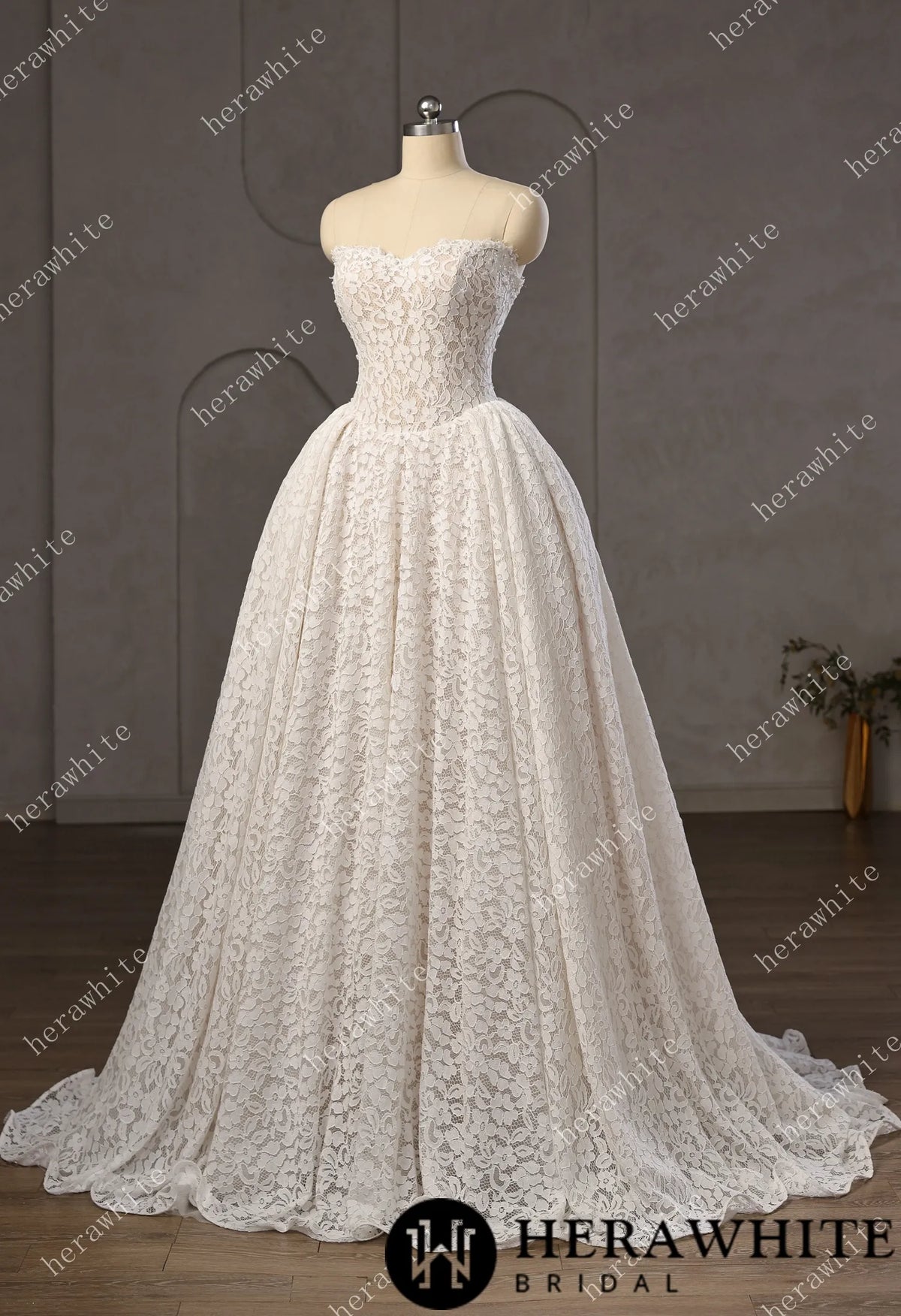 Chantilly Lace Sweetheart Basque Wedding Gown with Pearls Decoration — HW3756 — image 5