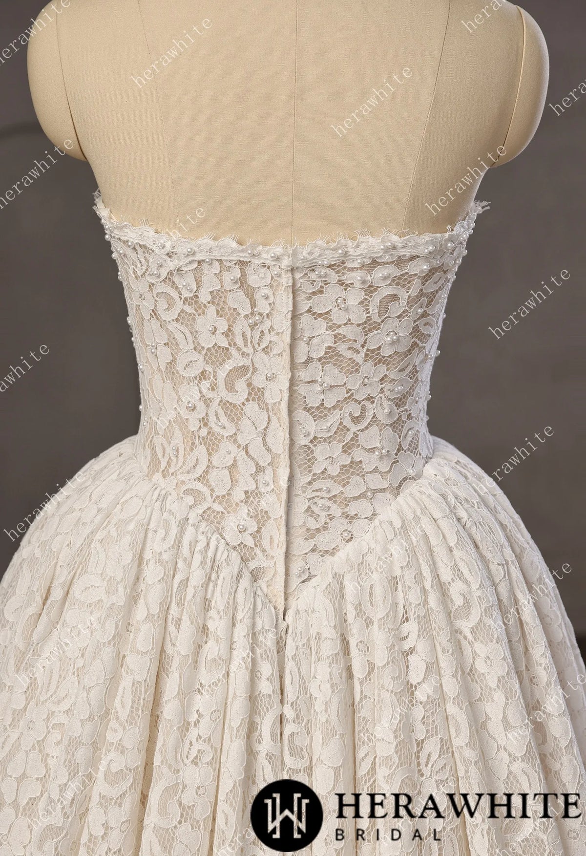 Chantilly Lace Sweetheart Basque Wedding Gown with Pearls Decoration — HW3756 — image 6