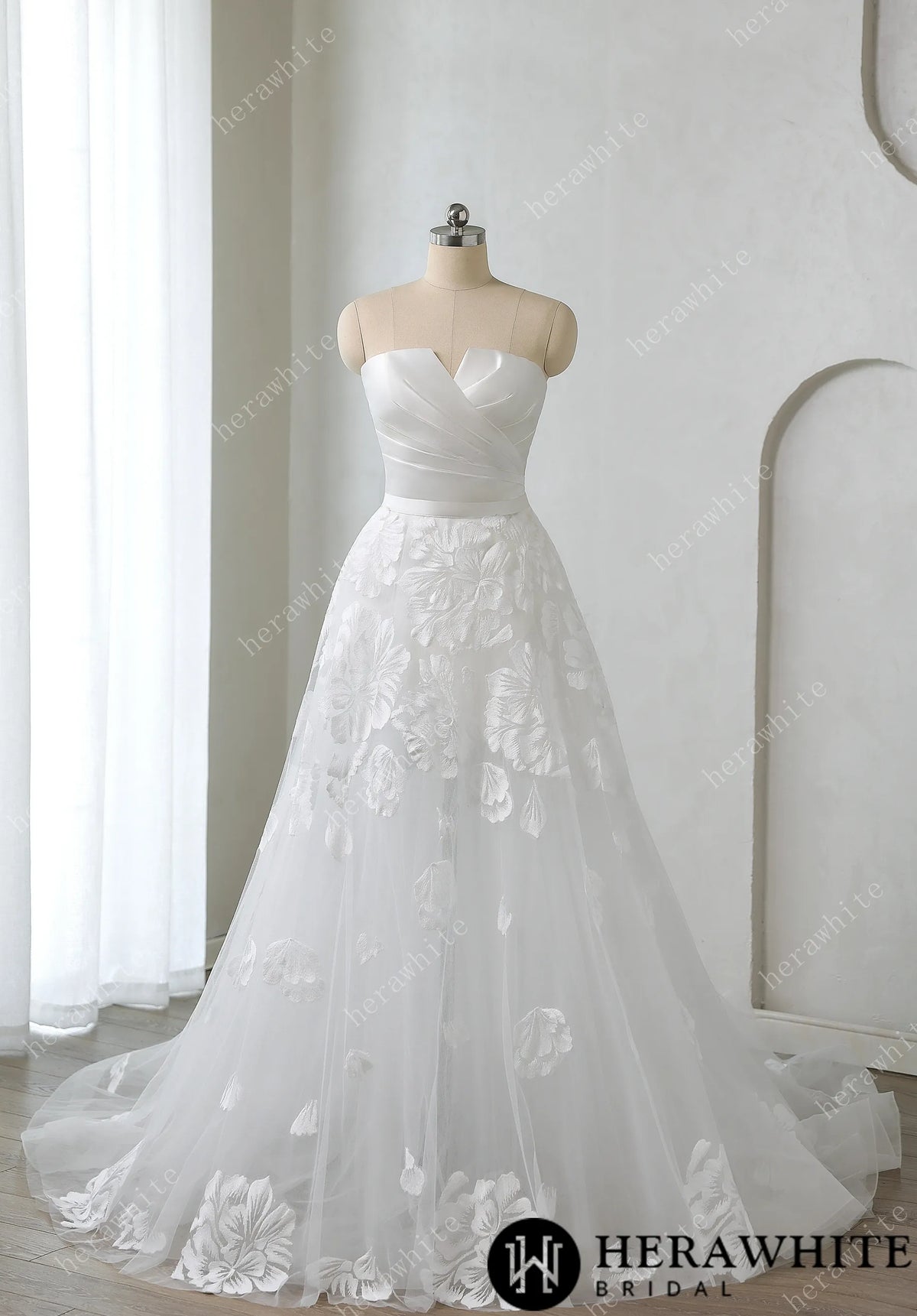 Modern Sweetheart Mini Wedding Dress with Overskirt for Two Looks in One — HW3775 — image 1