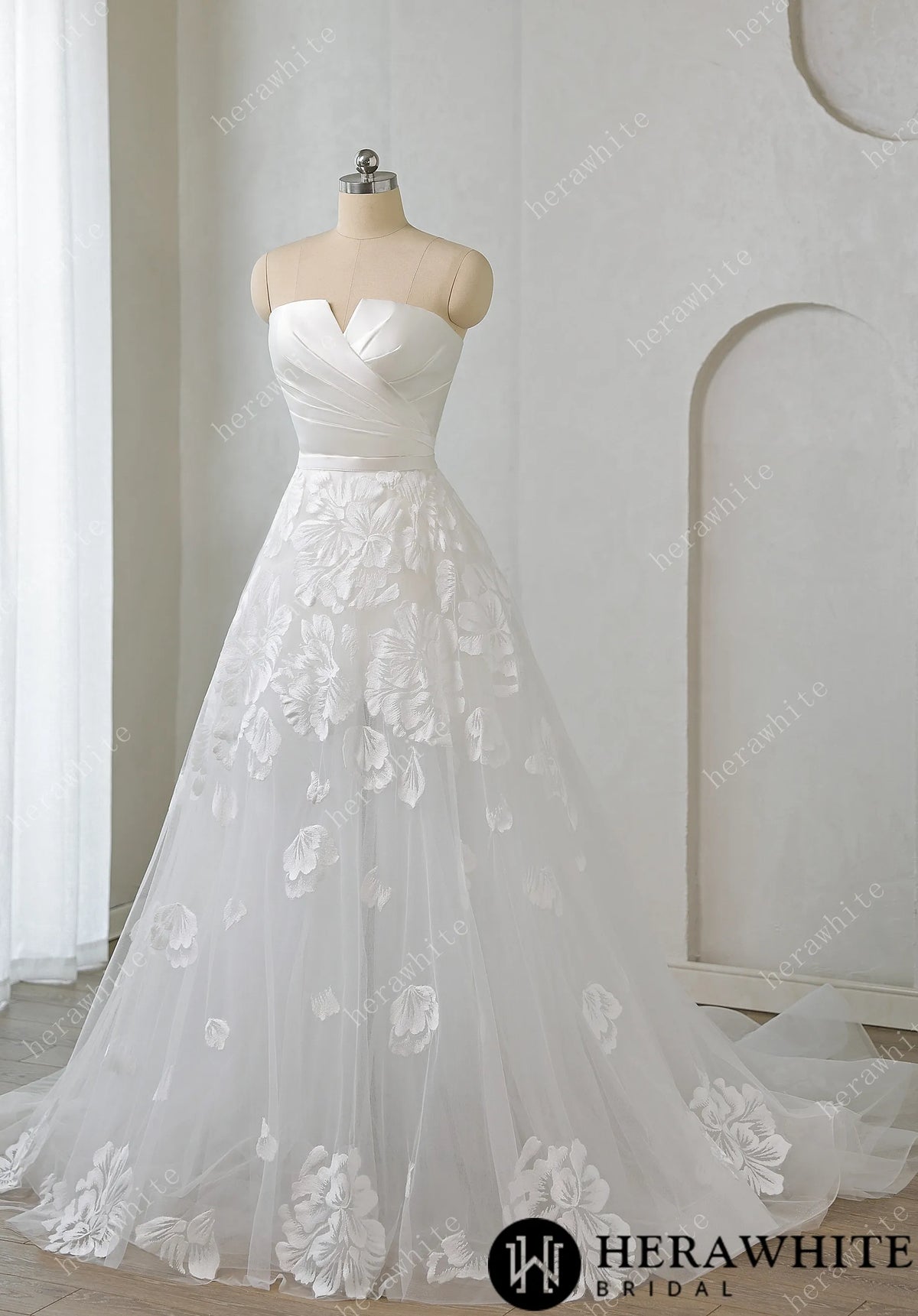 Modern Sweetheart Mini Wedding Dress with Overskirt for Two Looks in One — HW3775 — image 3