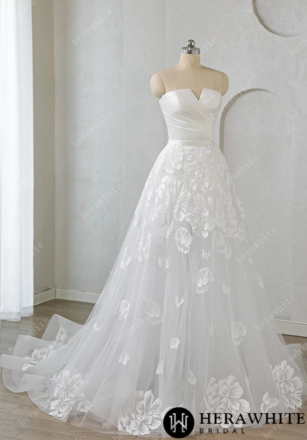 Modern Sweetheart Mini Wedding Dress with Overskirt for Two Looks in One — HW3775 — image 4